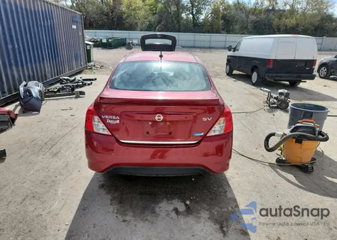 2015 Nissan Versa S z USA, uszkodzony, nr VIN 3N1CN7AP4FL885207